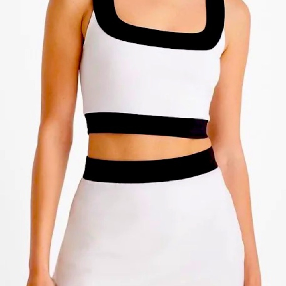 NEW EXPRESS WHITE WITH BLACK TRIM CONTOUR CONTROL CROP TOP!❤️🙏🎁